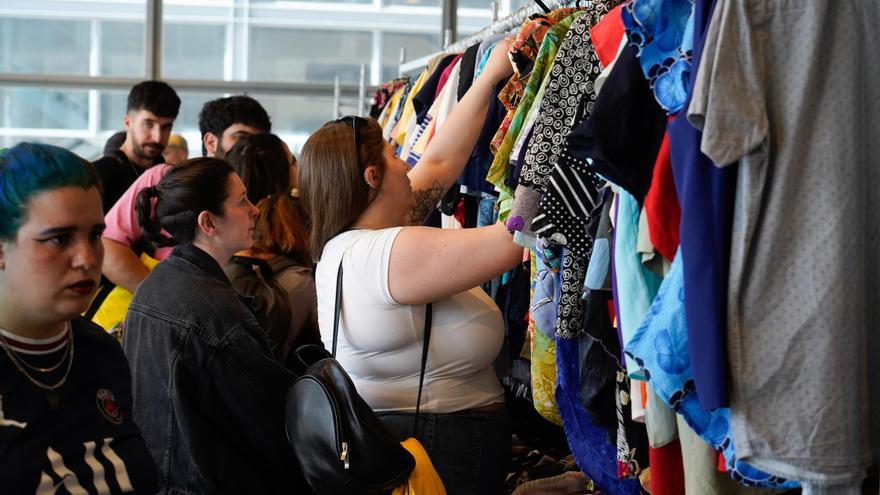 Moda &#039;vintage&#039; en Palexco: Furor por la ropa de segunda mano en A Coruña