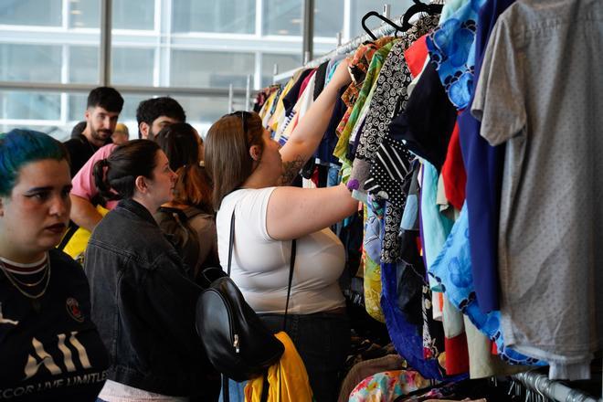 Moda 'vintage' en Palexco: Furor por la ropa de segunda mano en A Coruña