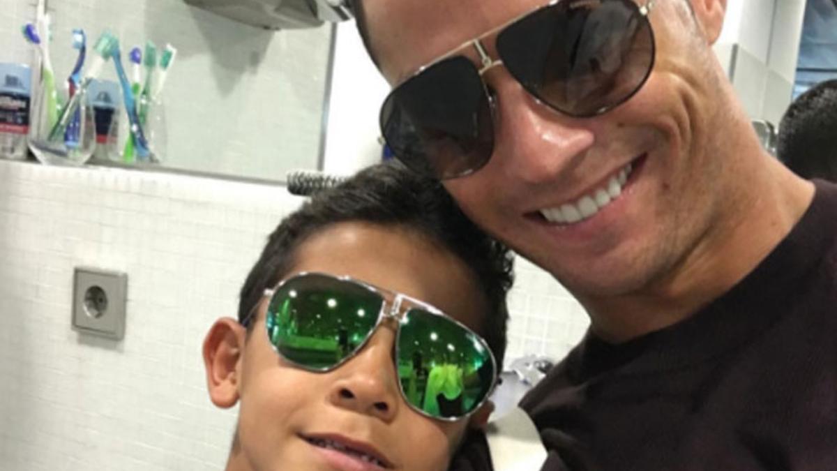 Cristiano Ronaldo, junto a su hijo