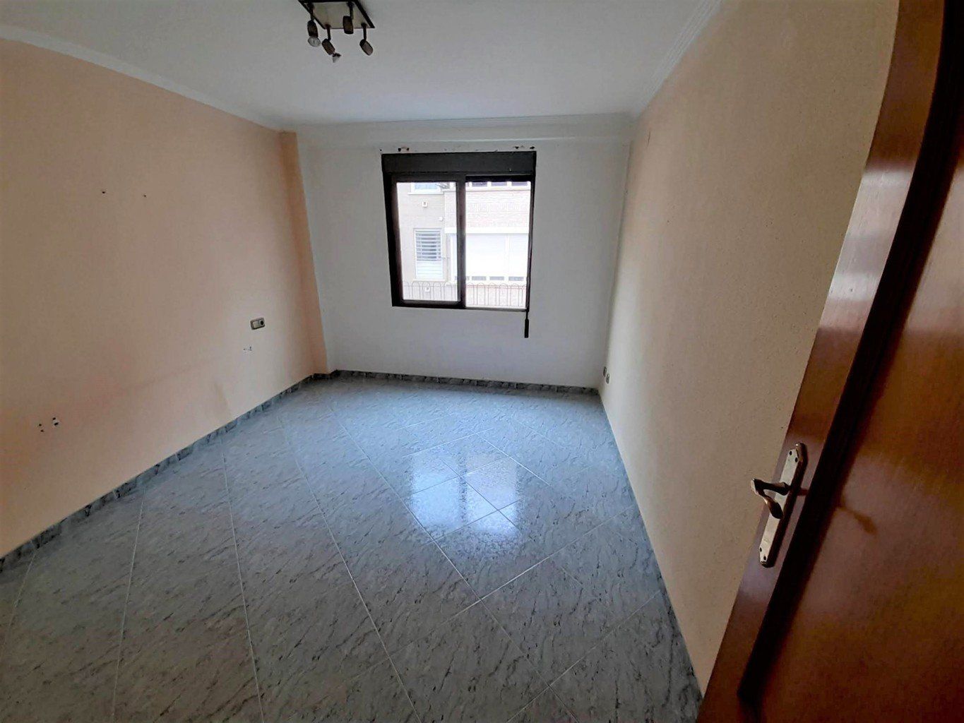 Piso a la venta en la calle Acacias por 75.900€