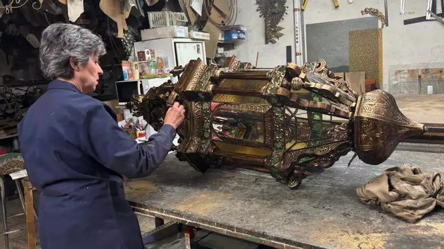 Los Potenciano: la familia que lleva iluminando el Corpus de Toledo 75 años con sus faroles