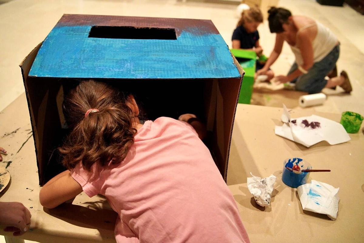 asistentes al taller de teatro lambe-lambe enmarcado dentro de las actividades del Festival Mamut5