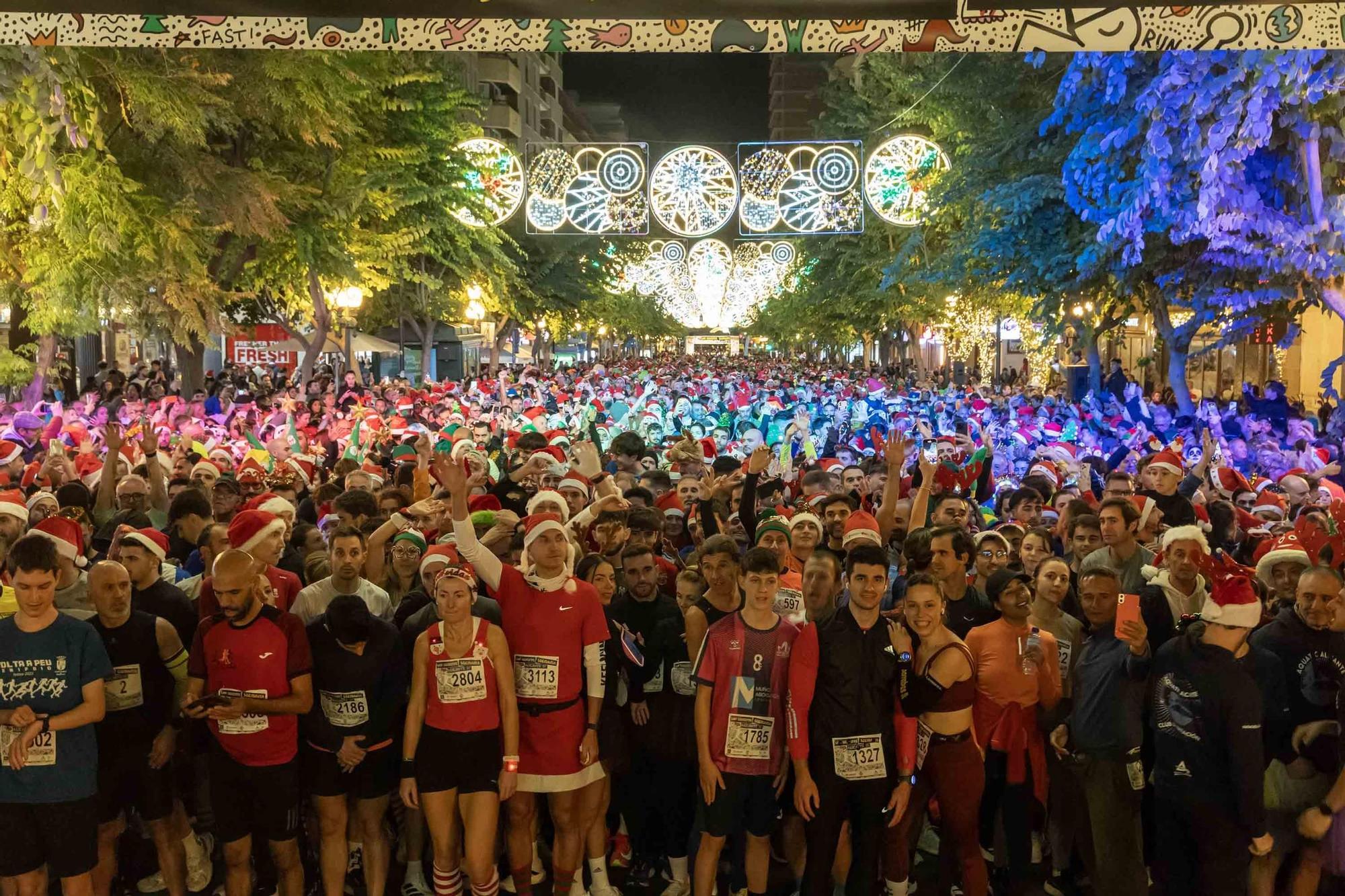 La San Silvestre de Alicante llena de colorido la ciudad