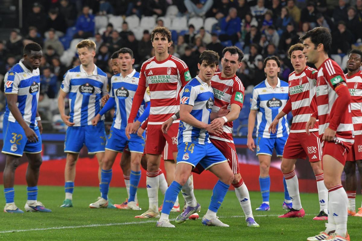 Un Dépor estéril cae ante el Granada en Riazor (0-2)