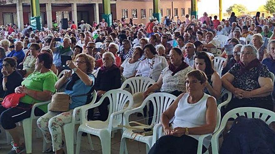 Cientos de personas siguieron ayer las actividades programadas por Duero-Douro en Villar del Buey.