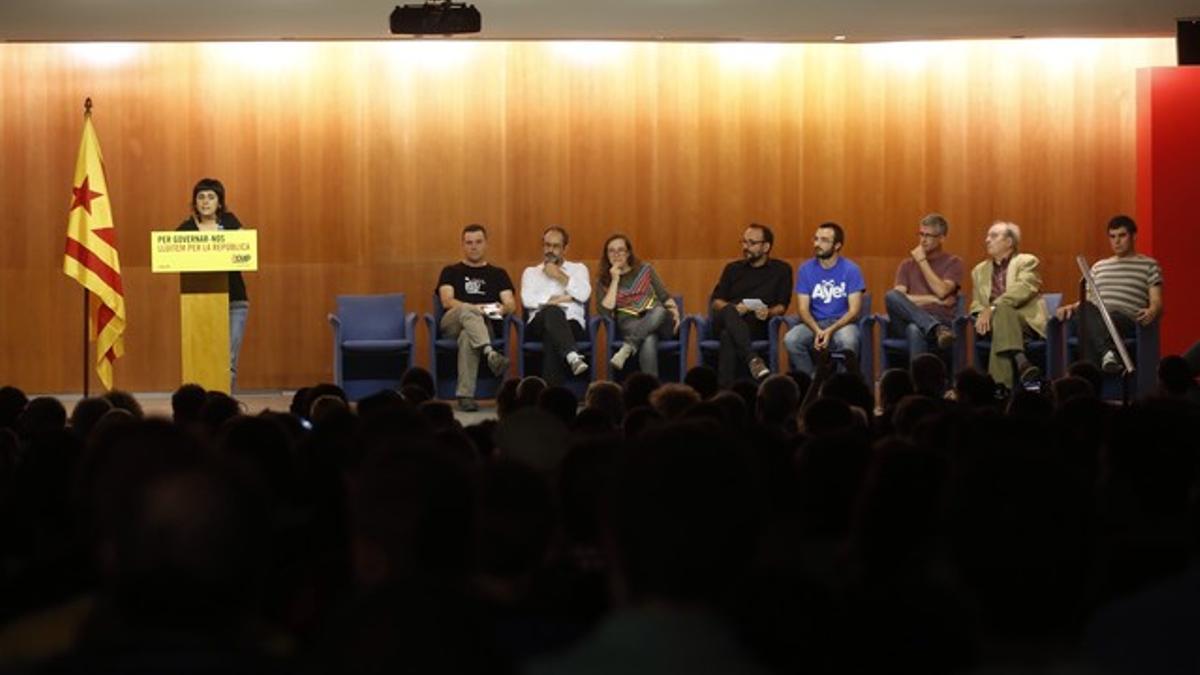 Antonio Baños, en la conferencia de la CUP de este jueves, dirigiéndose a los asistentes.