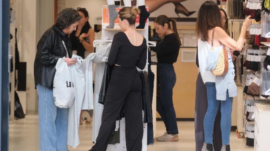 Las ventas crecen pero desaparecen 252 comercios en Canarias en solo un año