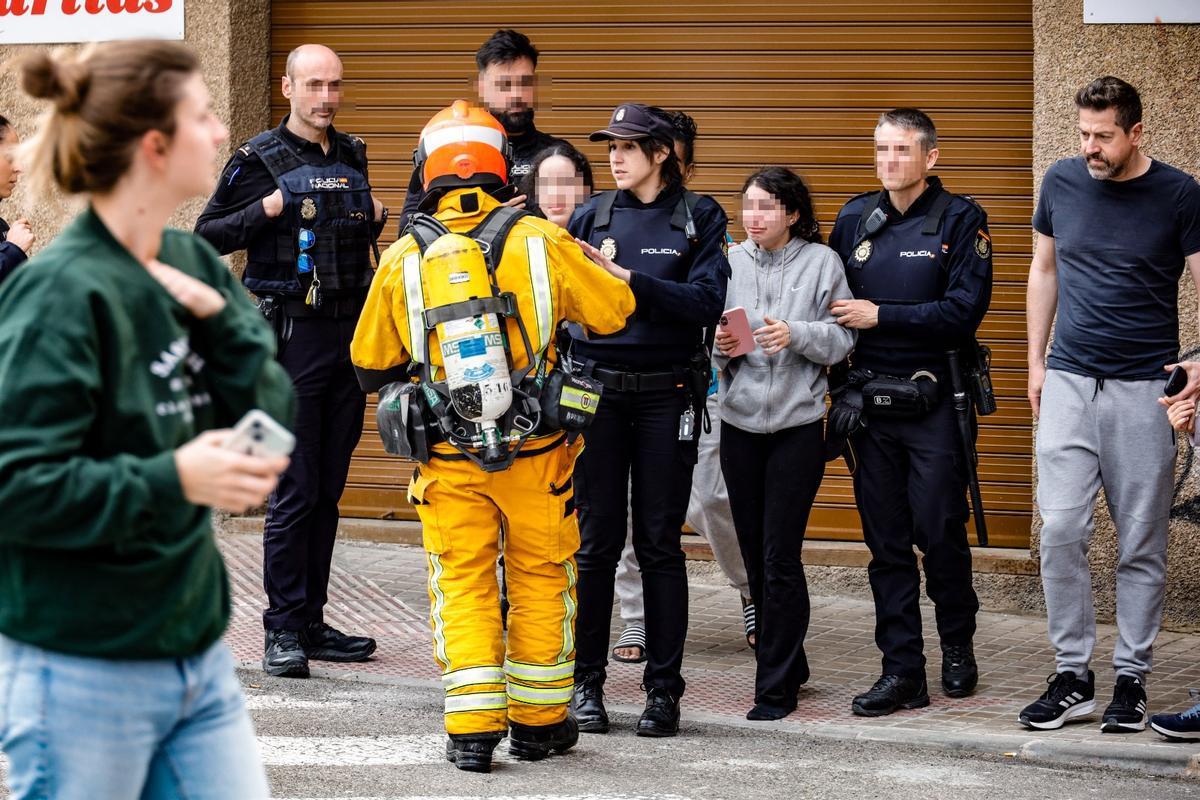 Un incendio provocado por un calefactor obliga a desalojar varias viviendas en Alcoy