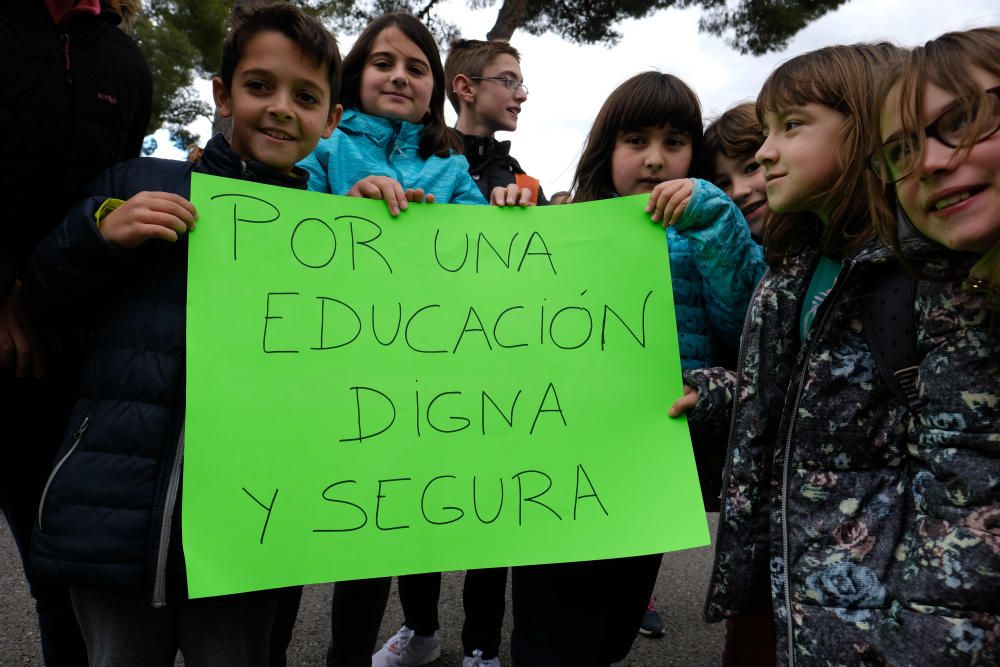 Protesta en el colegio Cervantes de Sax