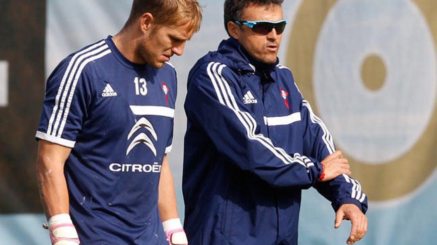 Luis Enrique en un entreno con Yoel // RICARDO GROBAS