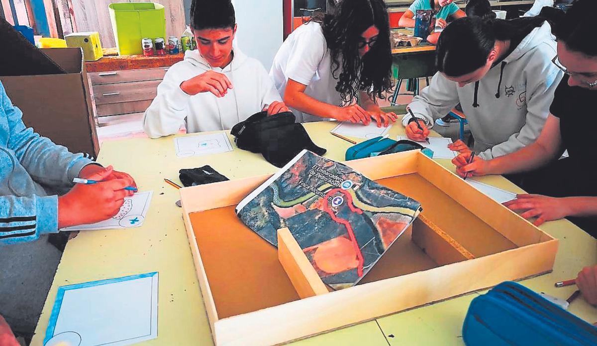 Estudiantes trabajando en una unidad didáctica en torno a la película.