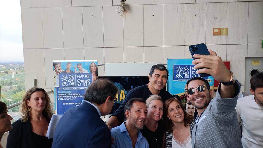 Miguel Ángel Silvestre conduce al éxito a Mar de Sons en la presentación del festival en València