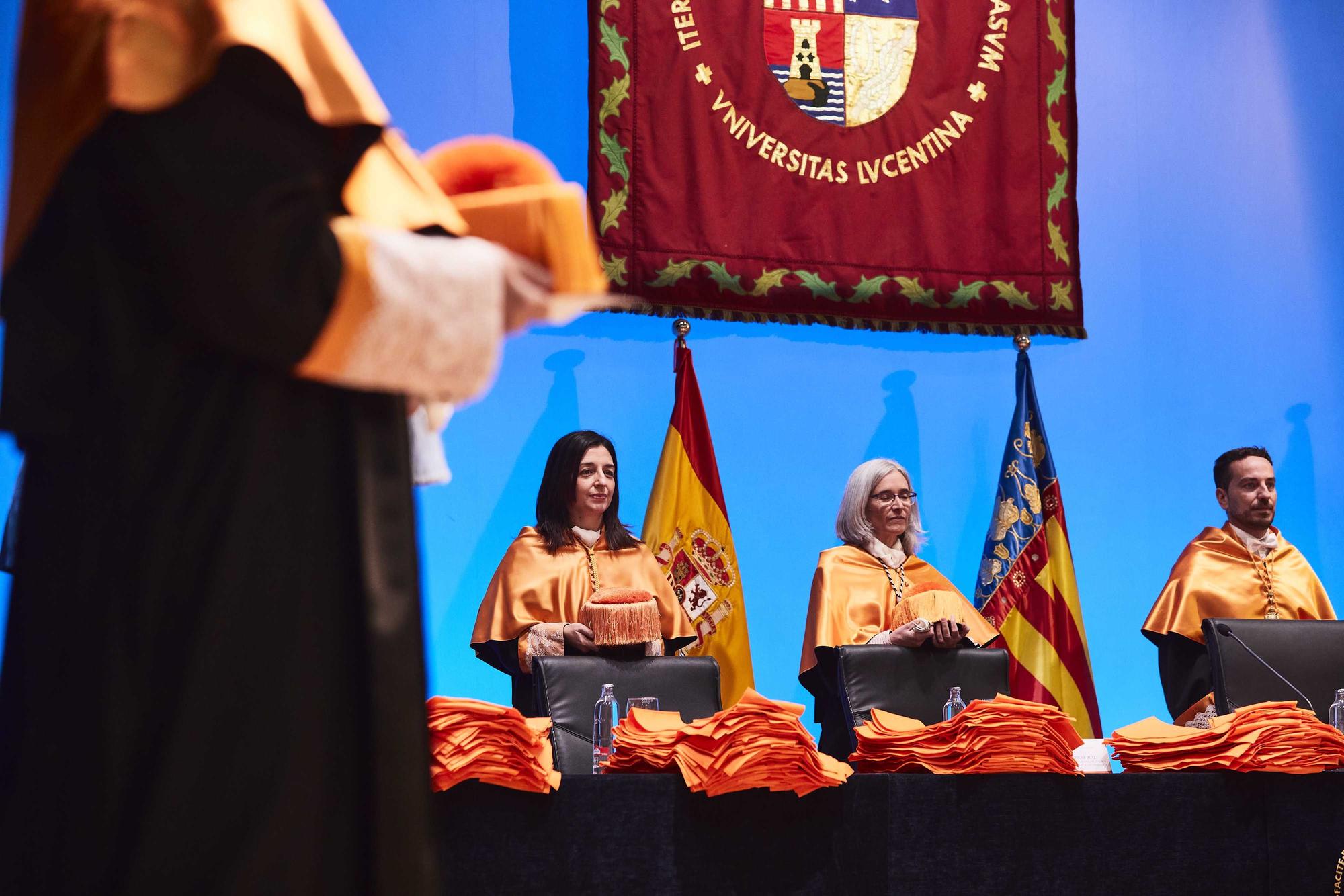 Acto de Graduación de los estudiantes que han finalizado sus estudios en en Publicidad y Relaciones Públicas, Trabajo Social y los másteres universitarios en Comunicación Digital y Comunicación e Industrias Creativas en la Universidad de Alicante.