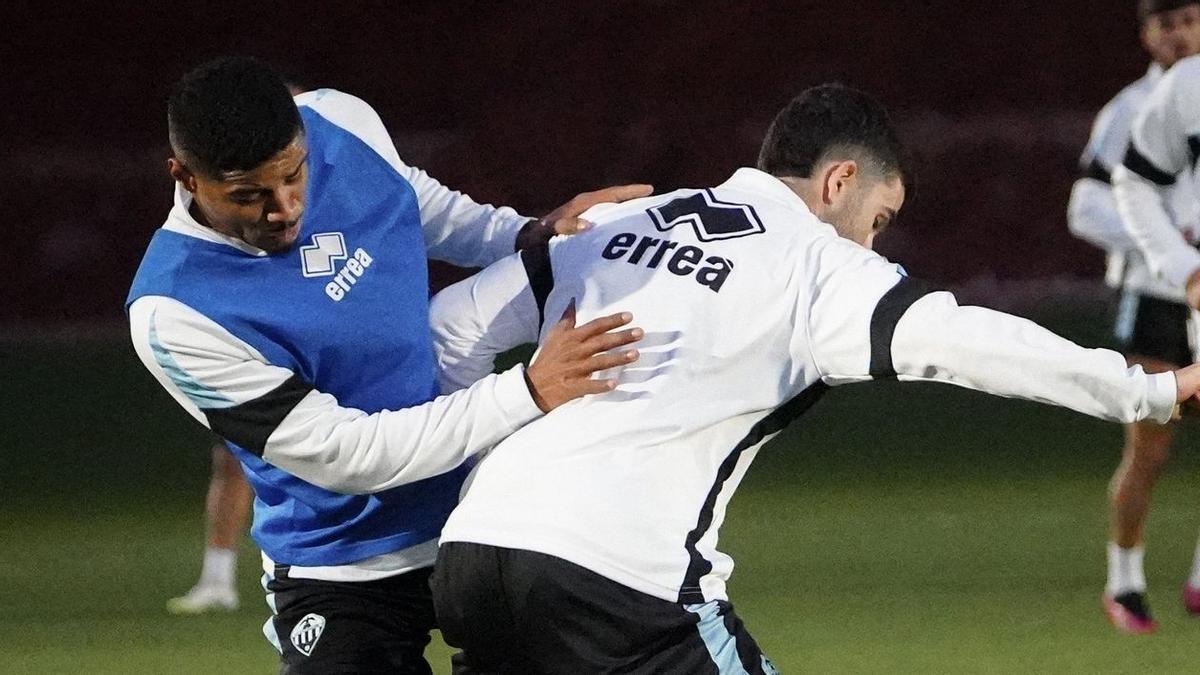 Douglas Aurélio y Diego Barri, en la Ciudad Deportiva Globeenergy.