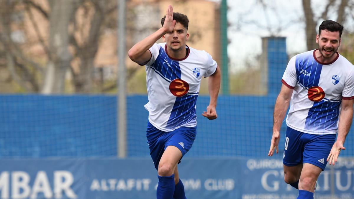 Marc Prat celebra el gol de penalti ante el Sestao River.