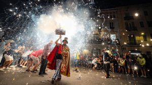 Un gran correfoc posa el punt final a les festes de Gràcia