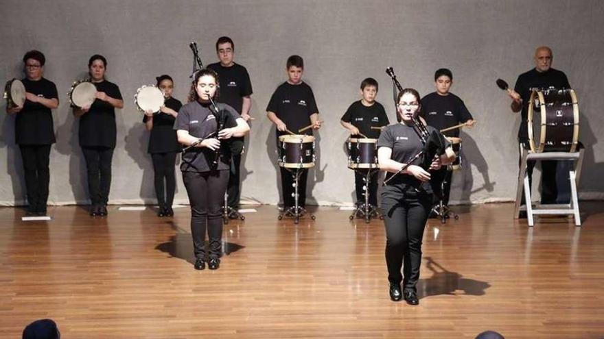 Alumnos del centro lalinense en un concierto de clausura del pasado curso.