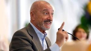 El escritor nacido en Cartagena adquirió su residencia en la exclusiva urbanización La Navata