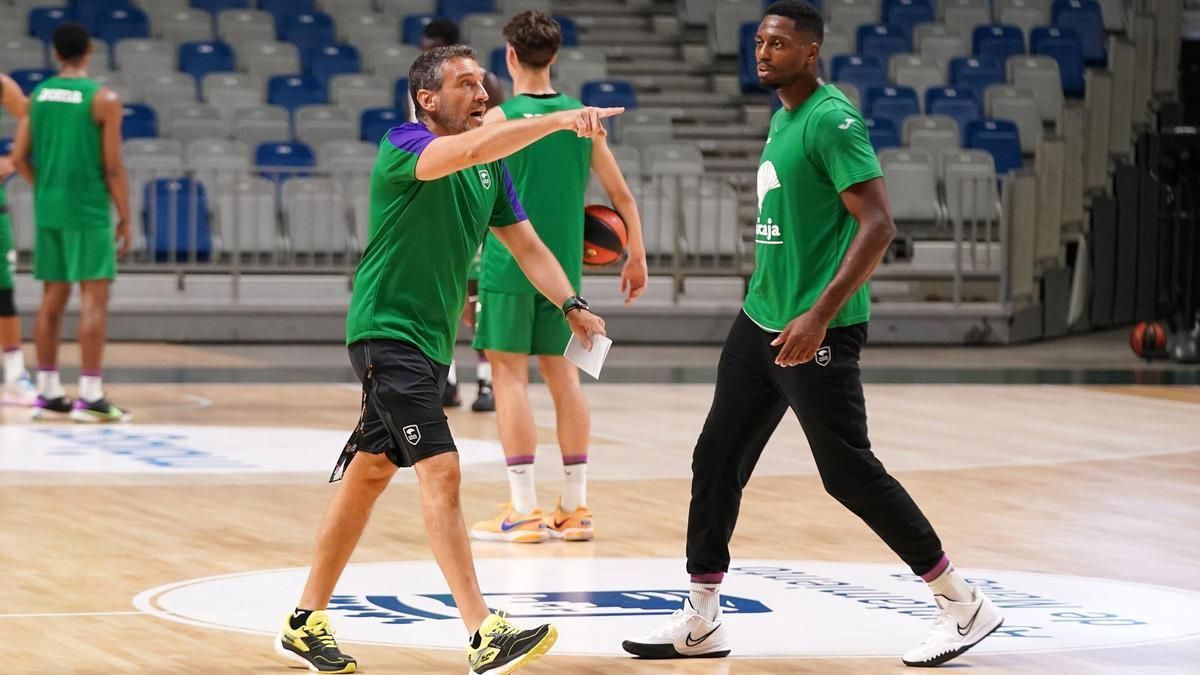 Melvin Ejim ya se entrena con el Unicaja. UNICAJAB/FOTOPRESS;M.POZO