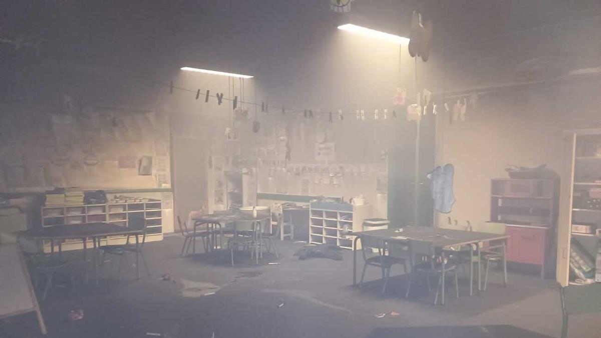 Un incendio afecta a tres aulas del colegio Los Geranios, en Arrecife