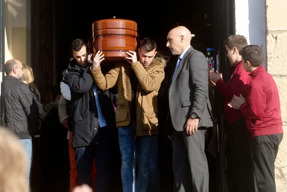 La gran familia del deporte asturiano rinde homenaje póstumo al futbolista Hugo Suárez