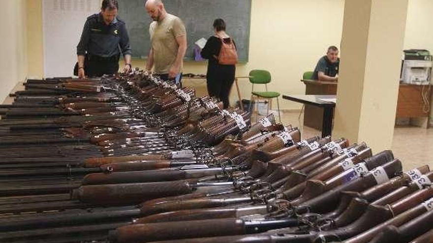 Armas expuestas en la Comandancia de la Guardia Civil. // Iñaki Osorio