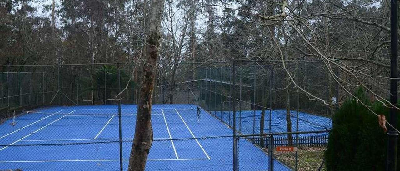 Estado actual de las pistas de tenis, ya con la mejora. // Gonzalo Núñez