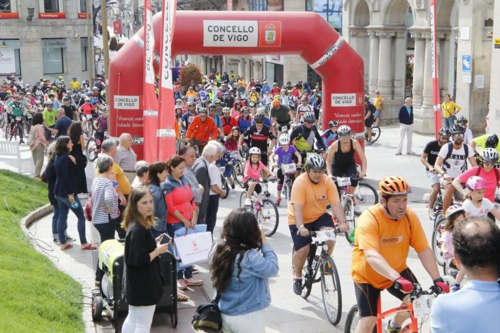 Más de medio millar de aficionados participan en A Pedaliña