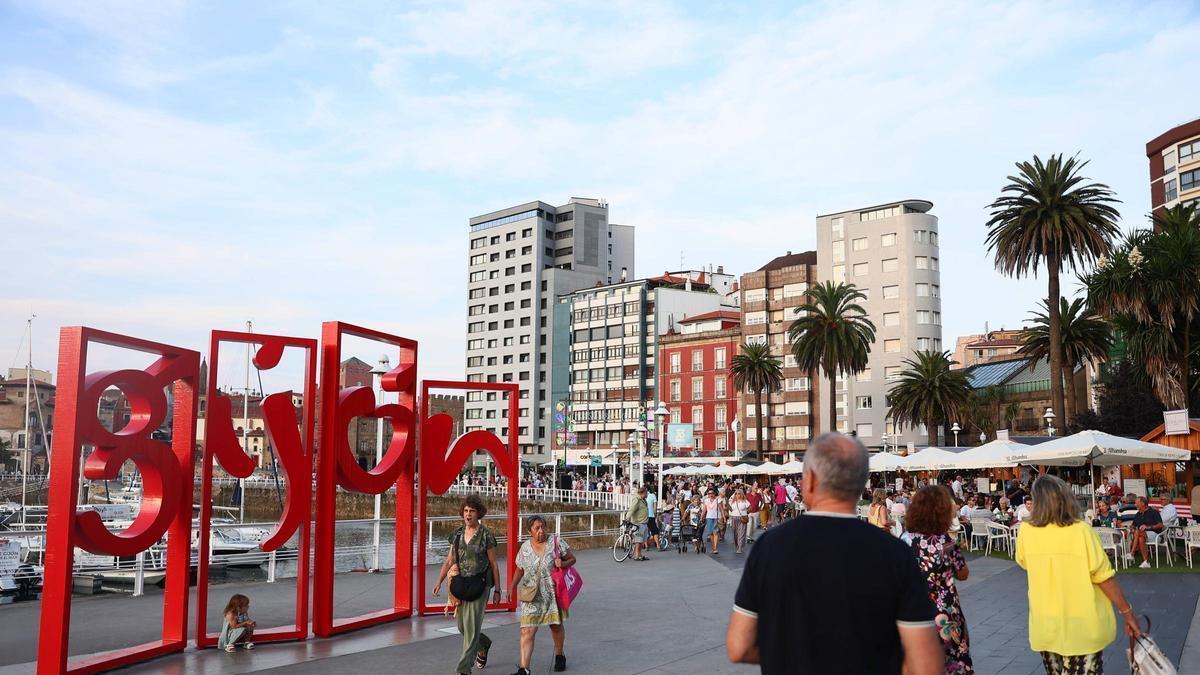 Ambiente de Gijón en fiestas.
