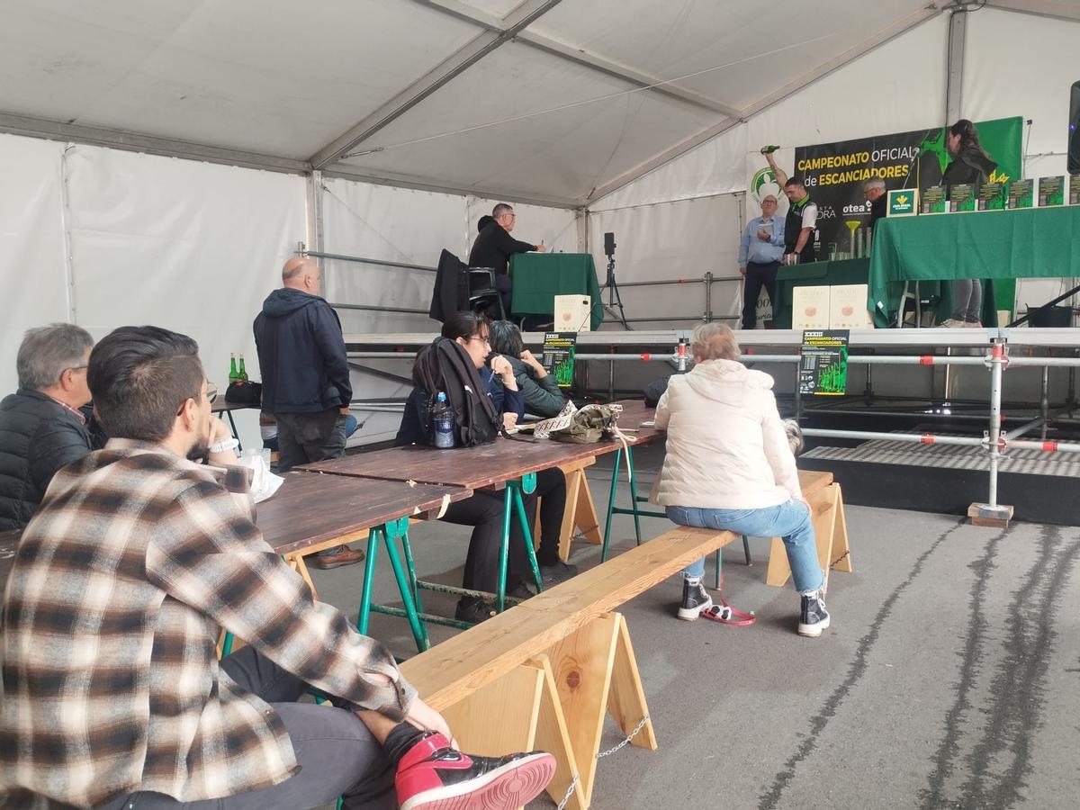 El Concurso de Escanciadores de Llanera, en imágenes El Concurso de Escanciadores de Llanera, en imágenes