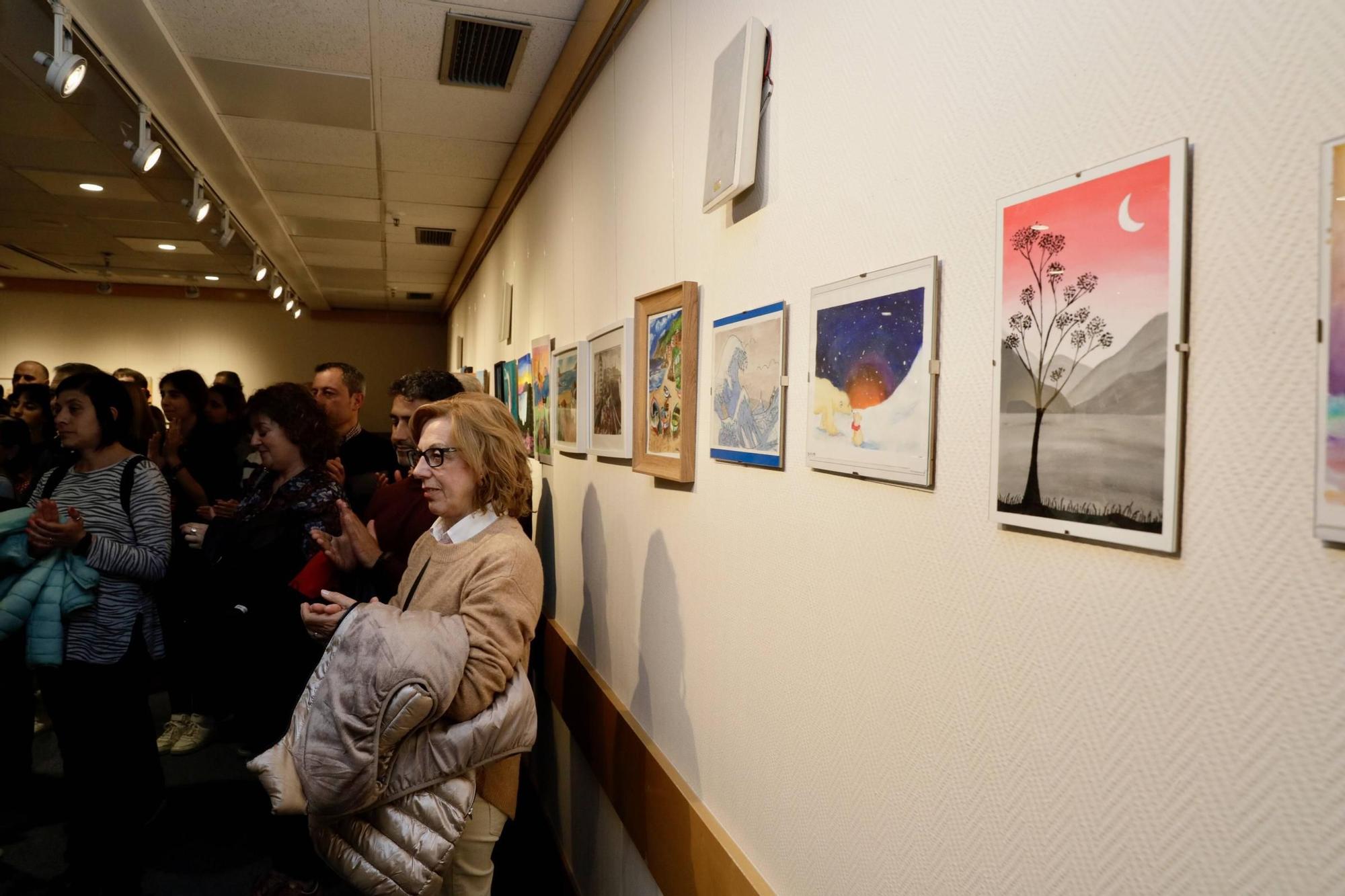 Así es la exposición de pinturas inaugurada por la asociación de vecinos de Montevil (en imágenes)