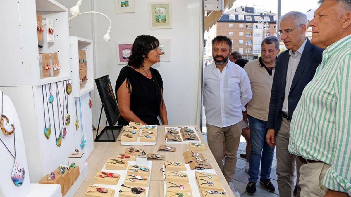 Apoyo a la artesanía gallega en el Paseo de Baltar | FDV
