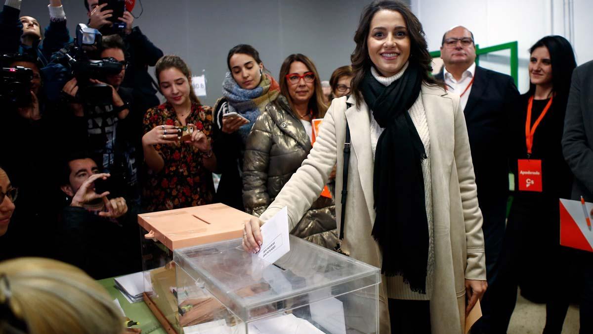 Inés Arrimadas, increpada tras votar en Barcelona