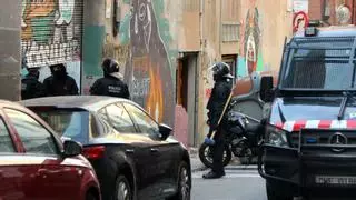 La Policía Local de Mataró desaloja un local ocupado en condiciones insalubres en el barrio de Rocafonda