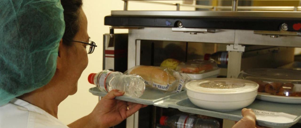 Los hospitales pagarán las comidas en la cafetería a todo el personal de guardia