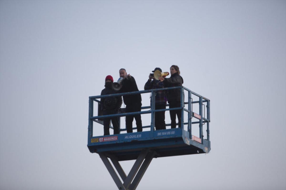 Spencer Tunick desnuda a 2.000 personas en València frente a las Torres de Serranos