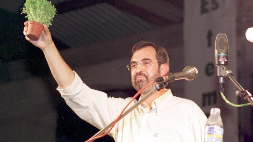 Pere Sampol, en un mitin del PSM en Son Gotleu en 1999.