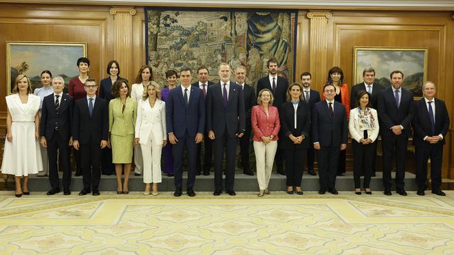 Los ministros del nuevo Gobierno de Sánchez prometen sus cargos