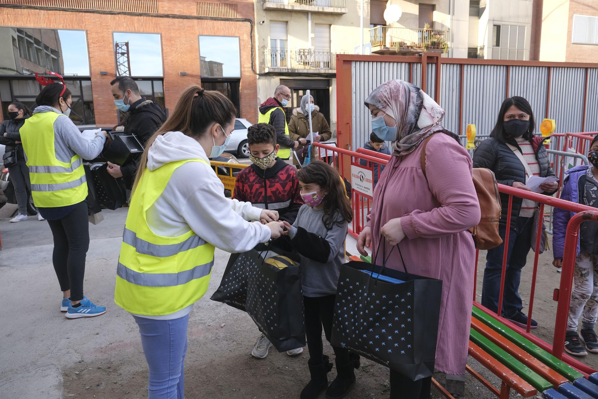 Santa Clara reparteix més de 2.000 joguines a 800 infants de Manresa