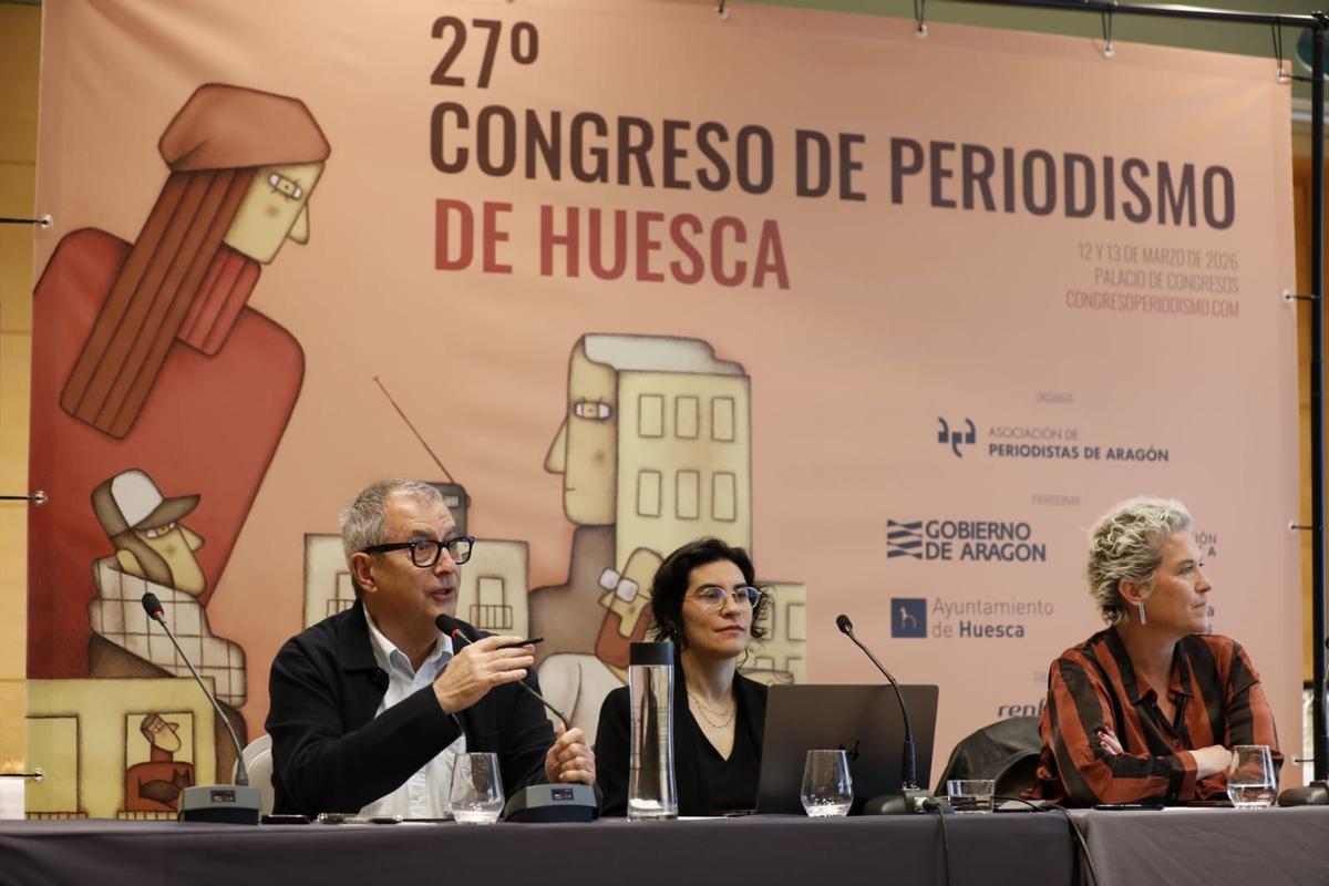 Fernando García, María Sánchez e Isabel Poncela, durante el encuentro de responsables de medios.