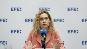 La candidata del PSC, Meritxell Batet, en la rueda de prensa en EFE