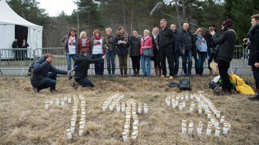 El juez de Germanwings entrega a las familias unos 40 móviles recuperados pero sin datos