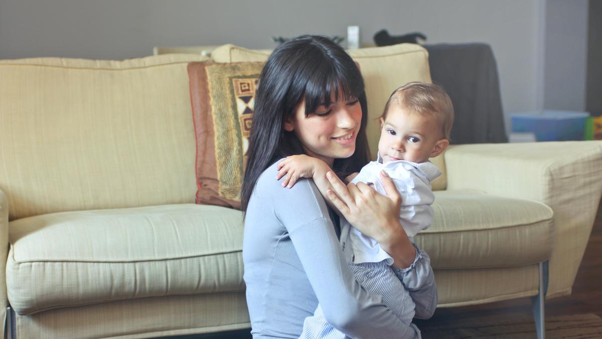 La ayuda de 100 euros a las madres trabajadoras se universaliza en 2023.