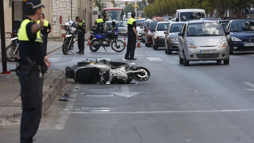 Imagen de archivo de un accidente con un motorista implicado.