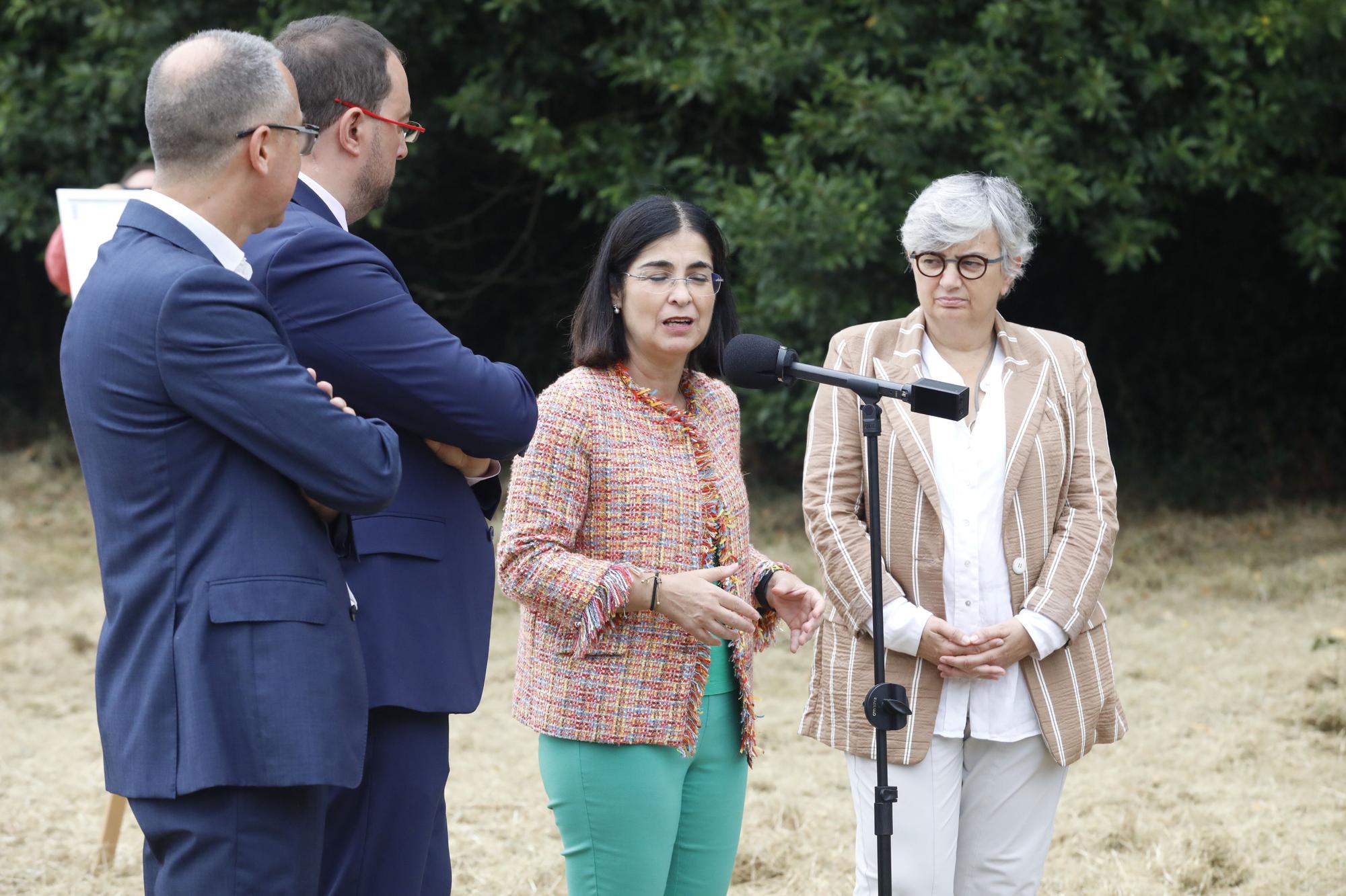 En imágenes: La ministra de Sanidad, Carolina Darias, de visita en Gijón