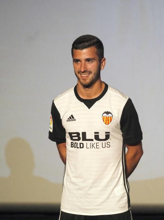 Así son las nuevas camisetas del Valencia CF