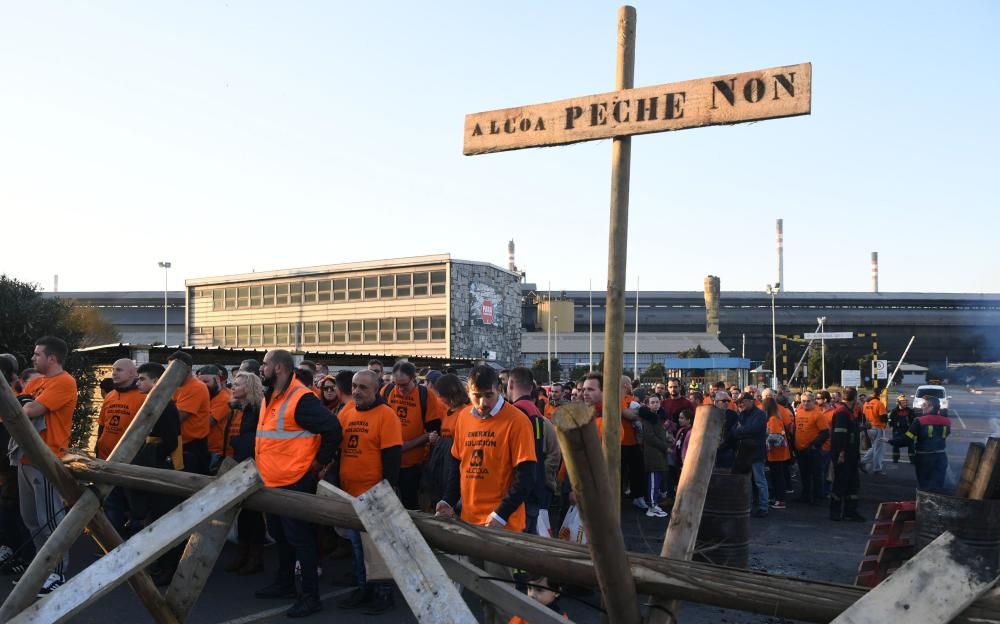 Marcha solidaria de trabajadores de Alcoa hasta el Banco de Alimentos