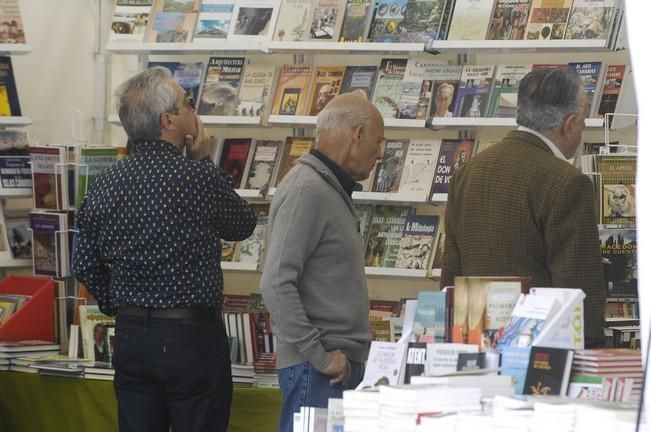 FERIA DEL LIBRO. ENCUENTRO CON LUCIA GALAN