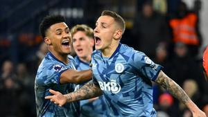 Lucas Digne celebra su gol ante el Luton