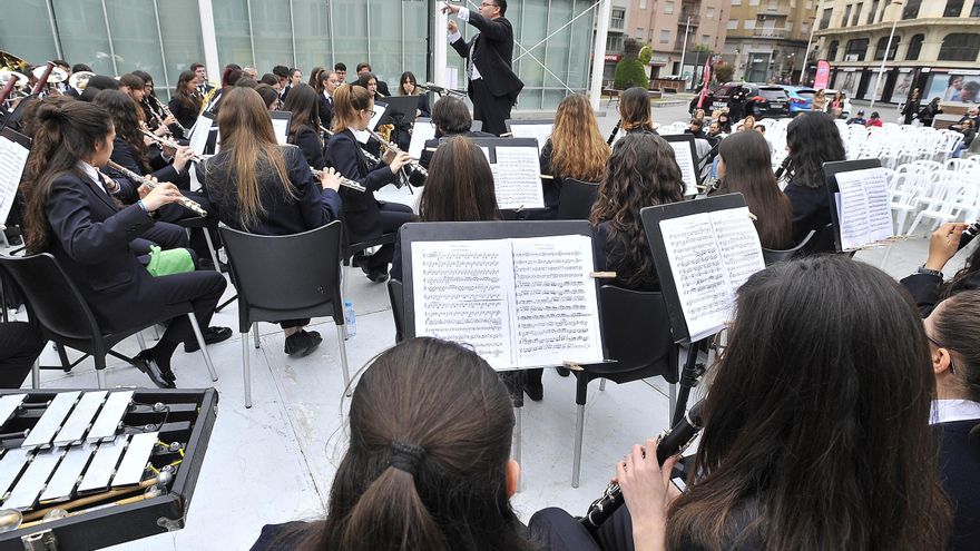 La música llega a las plazas de Elche